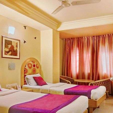 Capital O 333 Hotel Crystal Homes Bangalore Esterno foto