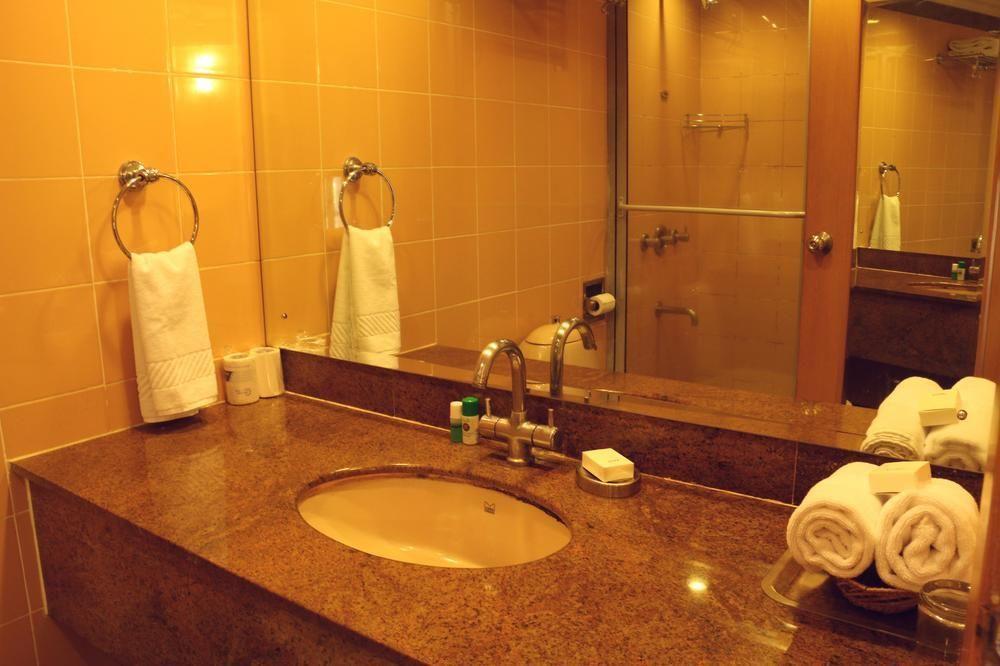 Capital O 333 Hotel Crystal Homes Bangalore Esterno foto