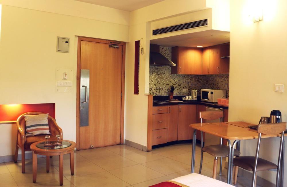 Capital O 333 Hotel Crystal Homes Bangalore Esterno foto