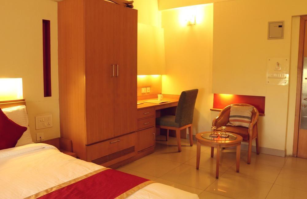 Capital O 333 Hotel Crystal Homes Bangalore Esterno foto