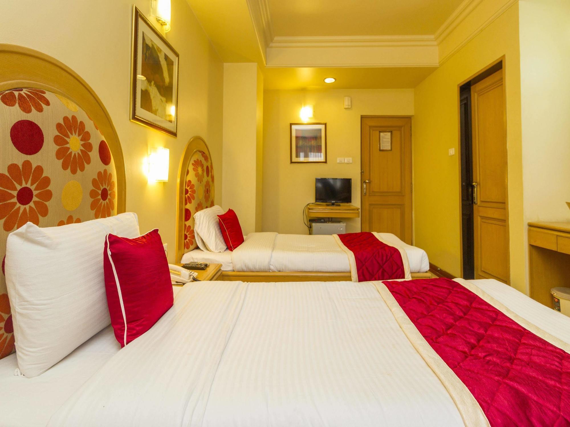 Capital O 333 Hotel Crystal Homes Bangalore Esterno foto